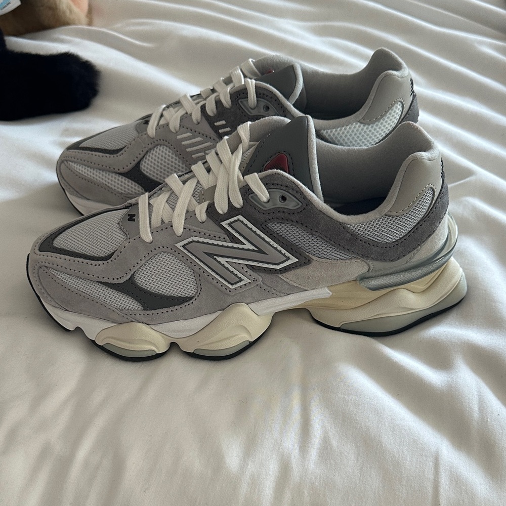 Brand new New Balance grey 9060